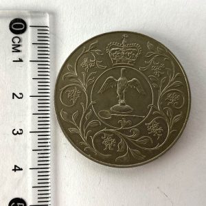 Moneda Británica de plata 1 Corona de 1977
