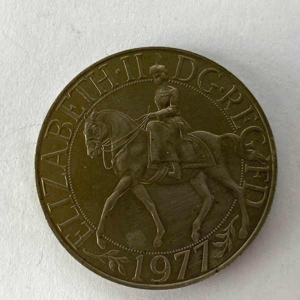 Moneda Británica de plata 1 Corona de 1977