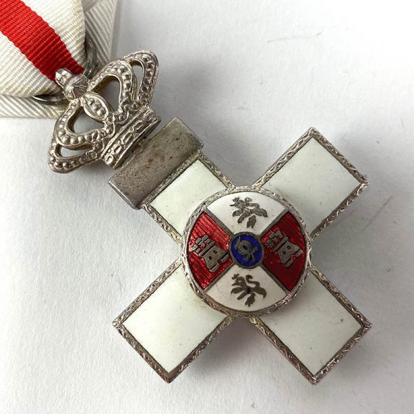Cruz al Mérito Militar con distintivo blanco 1977-1995