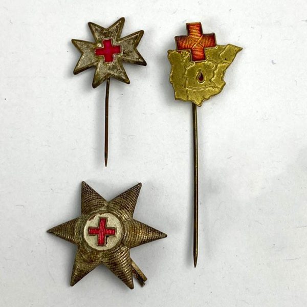 Conjunto de distintivos de Cruz Roja