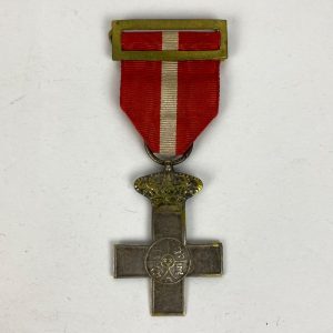 Cruz al Mérito Militar con distintivo Rojo Plata