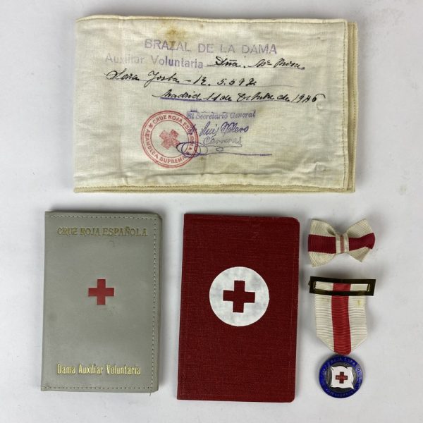 Conjunto de Dama de la Cruz Roja años 40