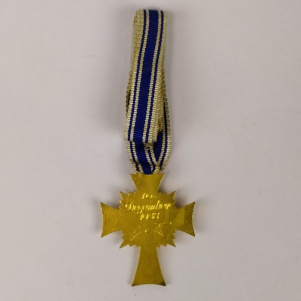 Cruz de Honor de Madre en oro con caja WW2
