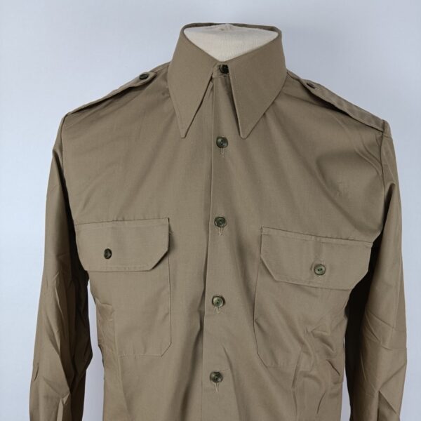 Camisa militar beige del Ejército Español