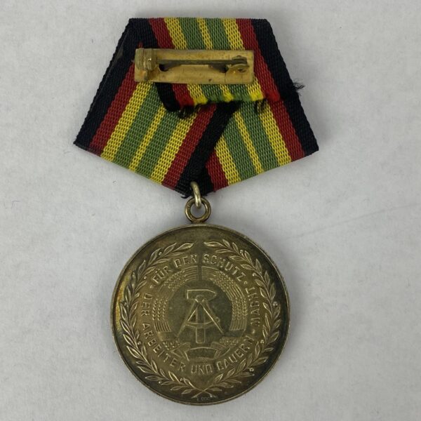 Medalla por Servicio Fiel en el NVA
