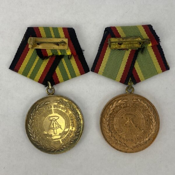 Medalla por Servicio Fiel en el NVA