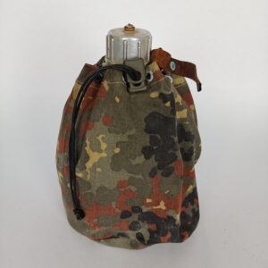 Cantimplora con funda Flecktarn del Ejercito Alemán