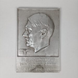 Placa con busto de Adolf Hitler