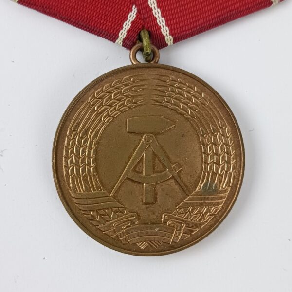 Medalla Excelencia en los grupos de combate Populares RDA