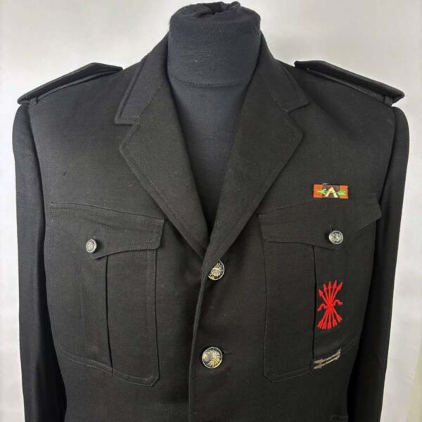Chaqueta de uniforme negro de Falange Española