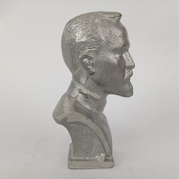 Estatua o busto de Félix Dzerzhinski