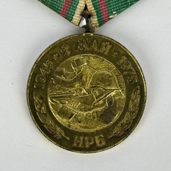 Medalla 30 aniversario victoria 1945 1975 Bulgaria - Imagen 3