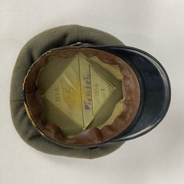 Gorra de Oficial del Ejército Popular Nacional de la RDA Alemania - Imagen 2