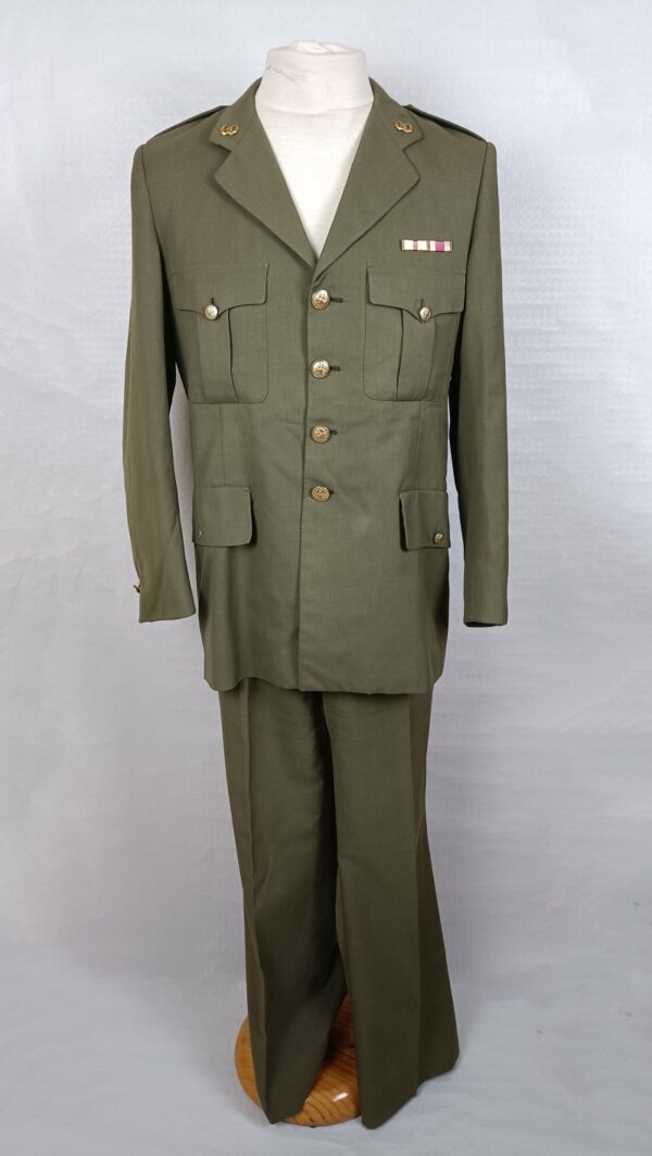 Uniforme Cuerpo de Oficinas Militares R 79 España