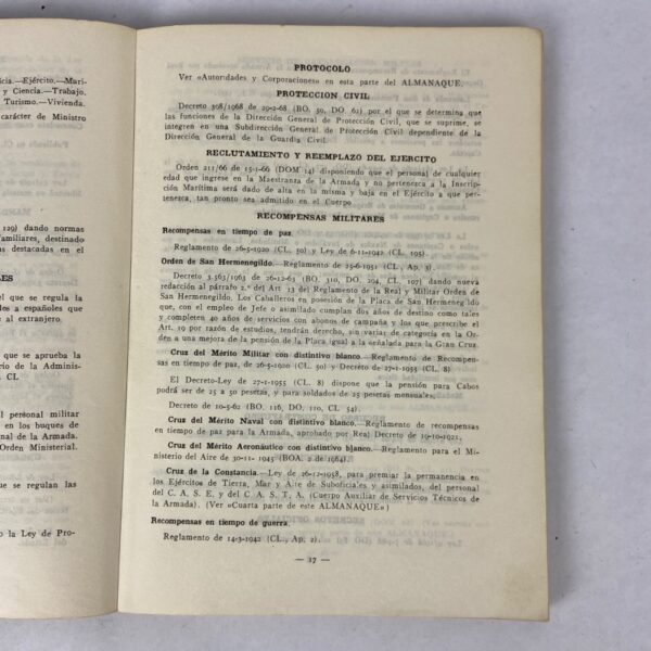 Libro Almanaque del Militar 1969 - Imagen 4