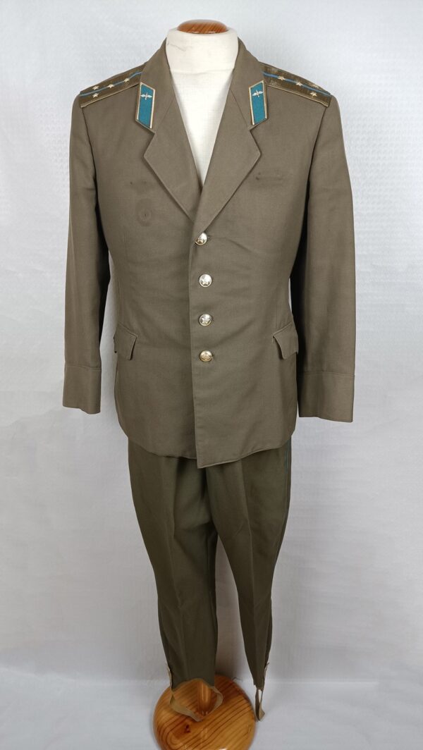 Uniforme de oficial de la Fuerza Aérea Soviética - Imagen 5