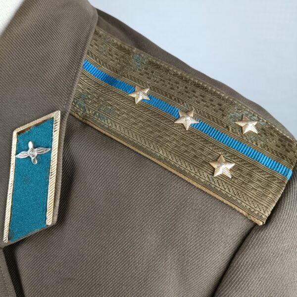 Uniforme de oficial de la Fuerza Aérea Soviética - Imagen 7