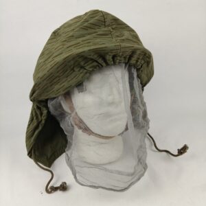 Casco VOPO M56/66 con funda Strichtarn RDA