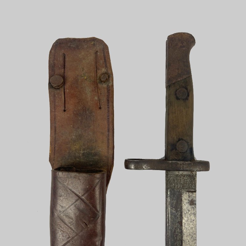 Bayoneta Mauser M1893 con funda de cuero España